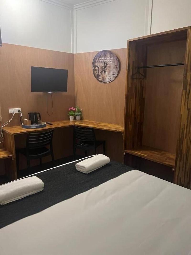 Gin Gin Budget Accommodation image