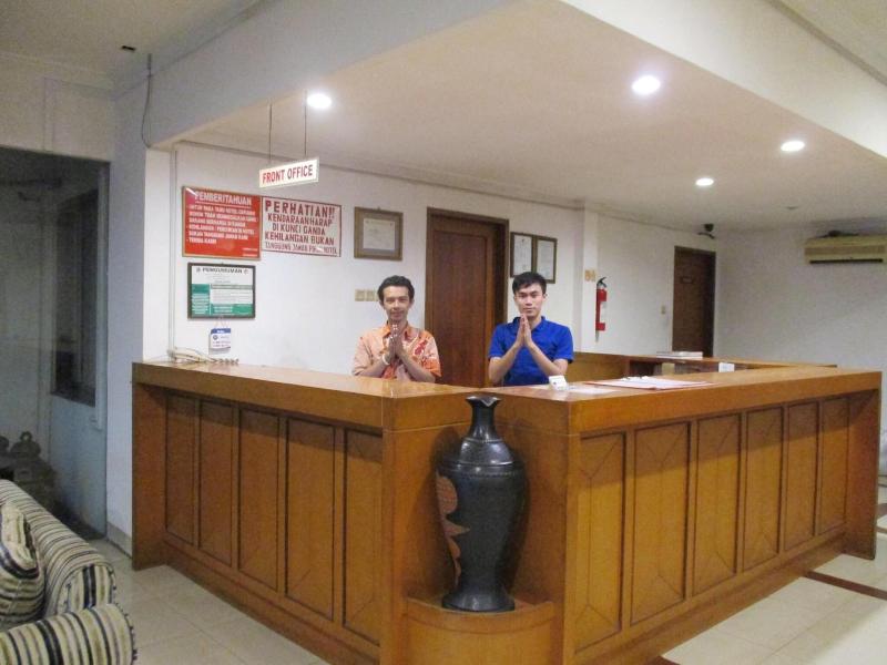 Hotel Caravan image