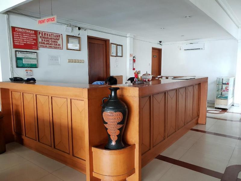 Hotel Caravan image