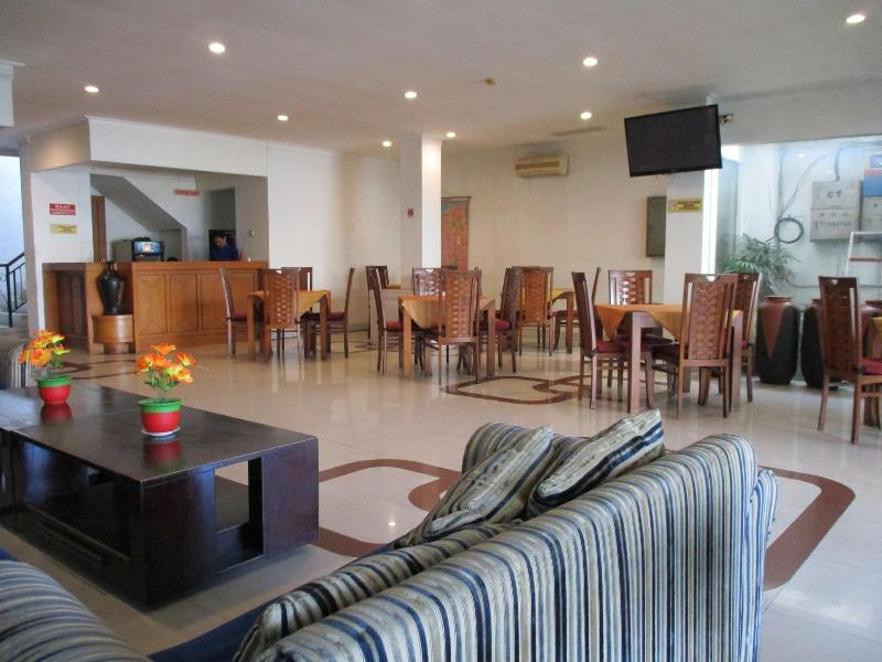 Hotel Caravan image