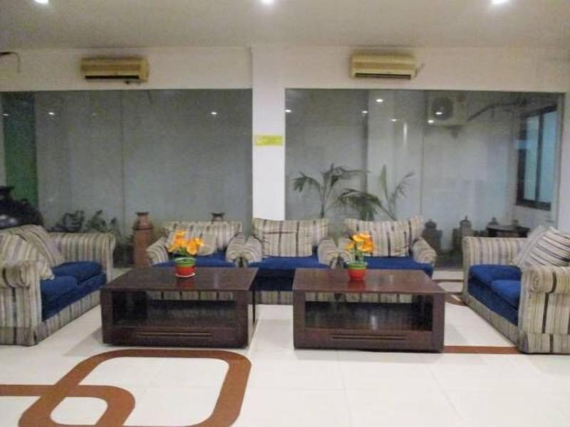Hotel Caravan image
