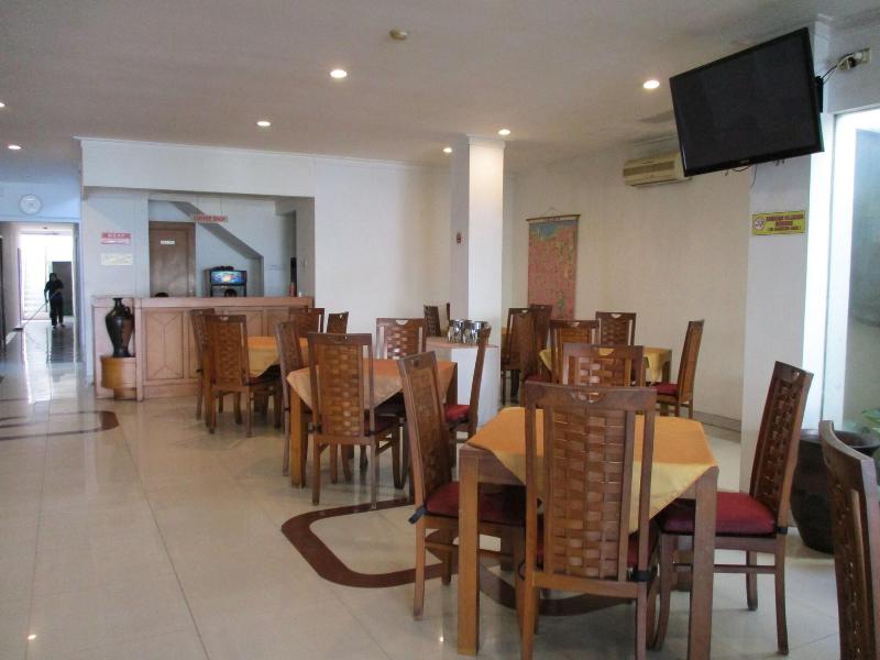 Hotel Caravan image