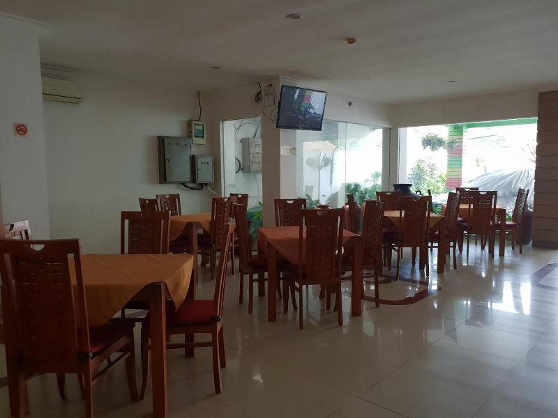Hotel Caravan image
