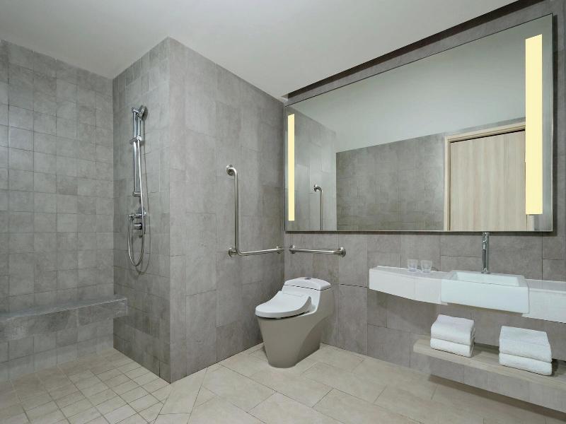 Four Points by Sheraton Surabaya, Pakuwon Indah image
