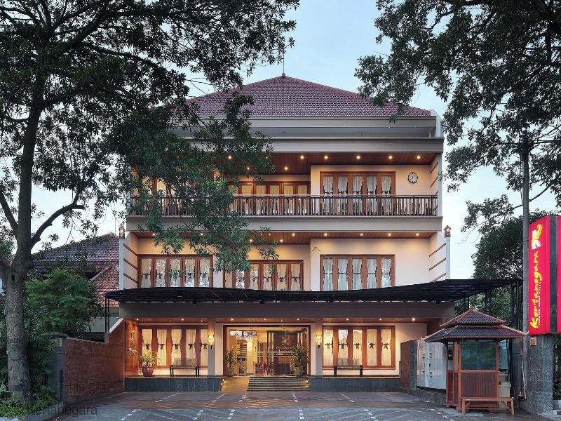 Kertanegara Premium Guest House image