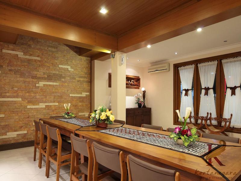Kertanegara Premium Guest House image