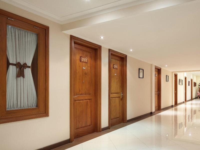 Kertanegara Premium Guest House image