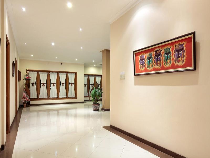Kertanegara Premium Guest House image