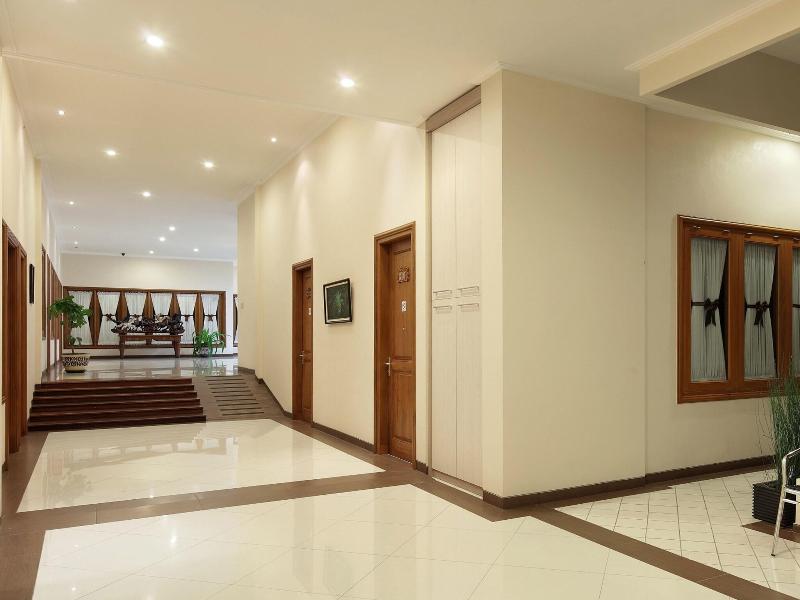 Kertanegara Premium Guest House image