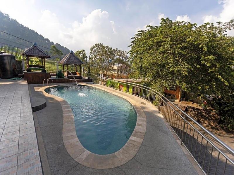 Villa Panderman Indah image