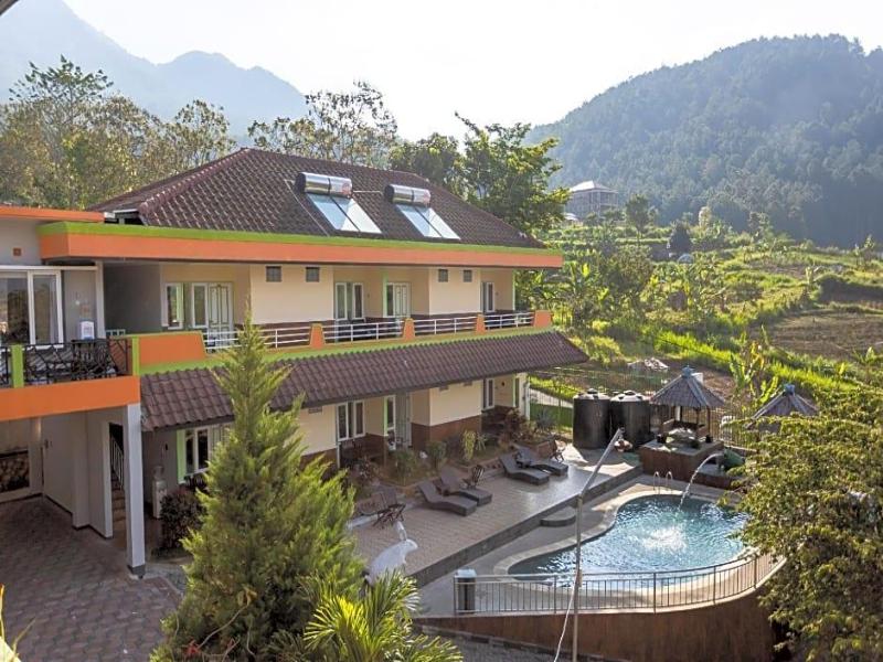 Villa Panderman Indah image