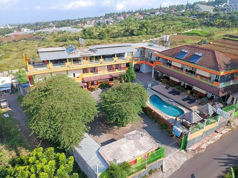 Villa Panderman Indah image