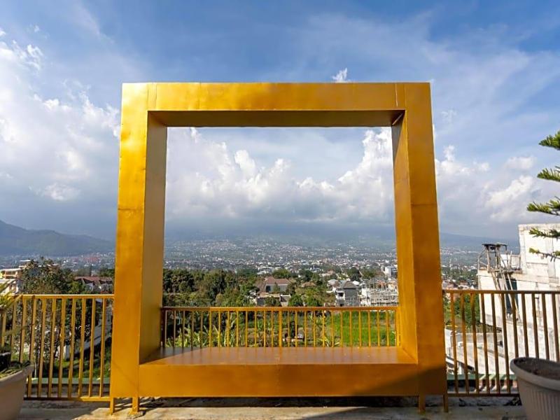 Villa Panderman Indah image