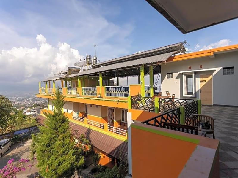 Villa Panderman Indah image