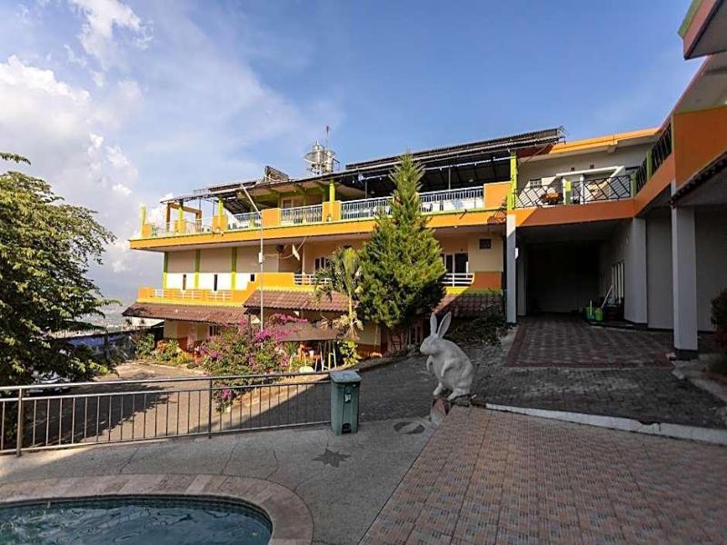 Villa Panderman Indah image