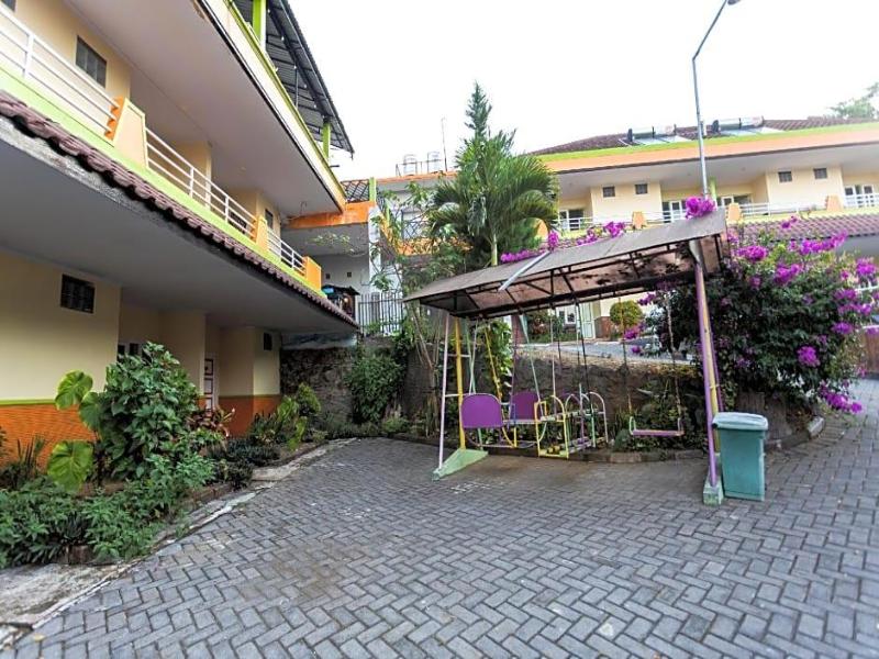 Villa Panderman Indah image