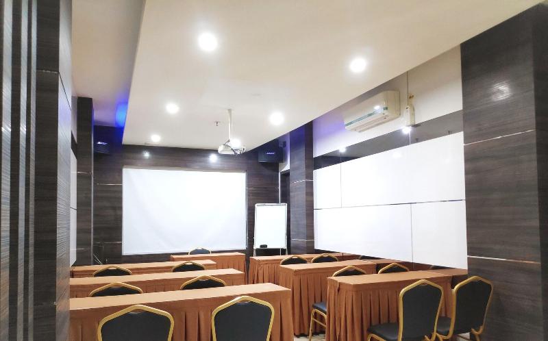 Os Hotel Airport Batam image