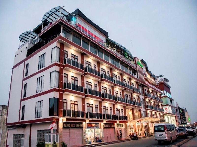 Green Rose Hotel image