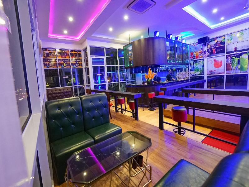 Green Rose Hotel image