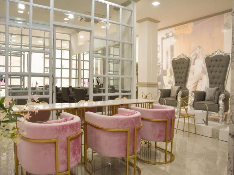 Green Rose Hotel image