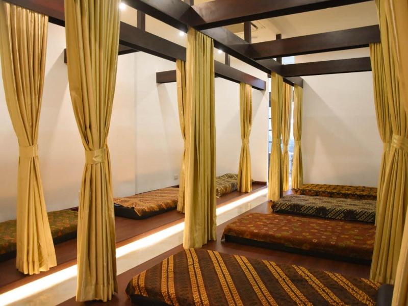 Green Rose Hotel image