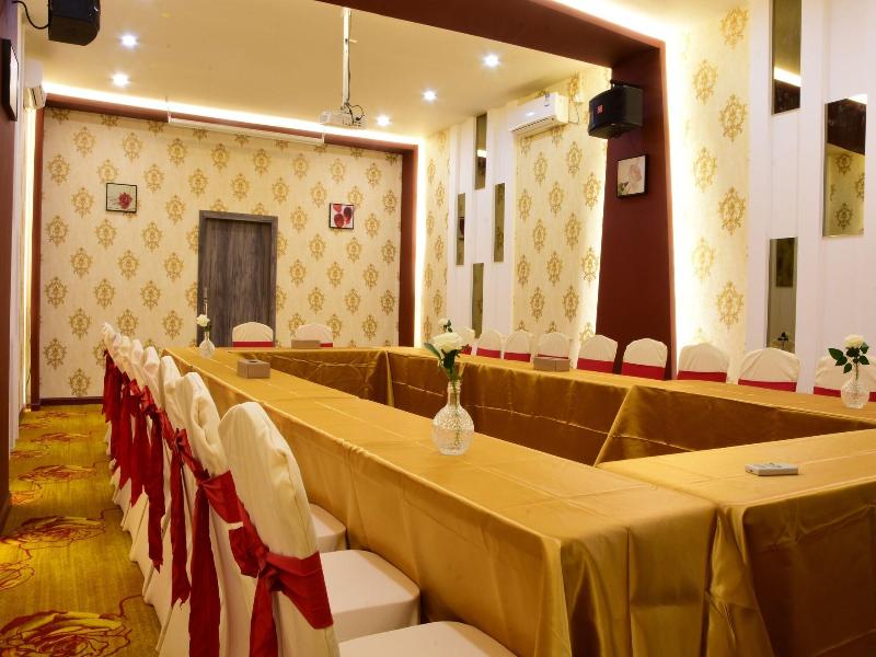 Green Rose Hotel image