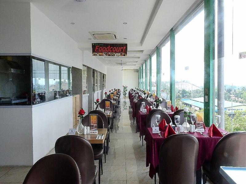 Green Rose Hotel image
