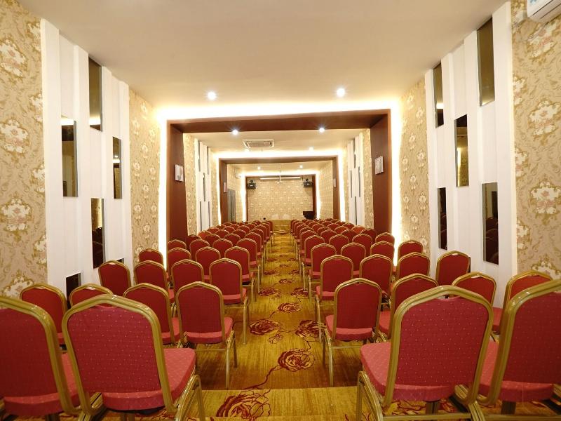 Green Rose Hotel image