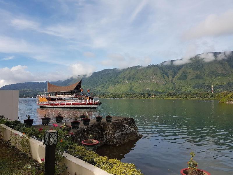 Zoe's Paradise Waterfront Hotel image