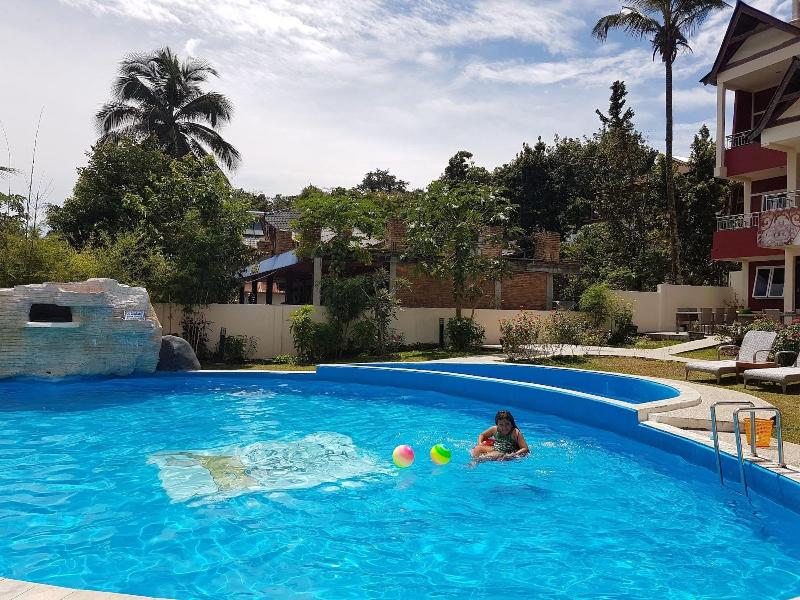 Zoe's Paradise Waterfront Hotel image