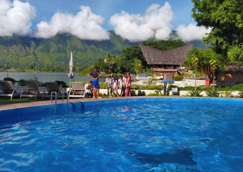 Zoe's Paradise Waterfront Hotel image