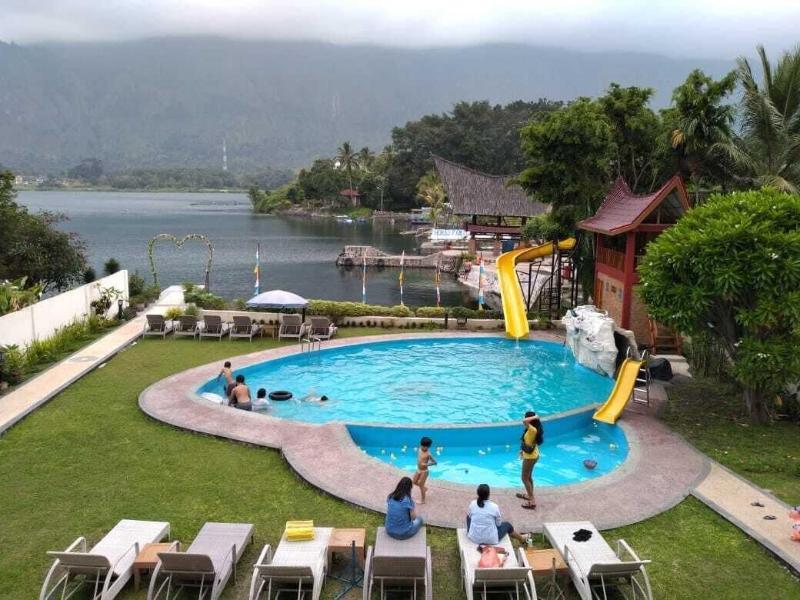 Zoe's Paradise Waterfront Hotel image