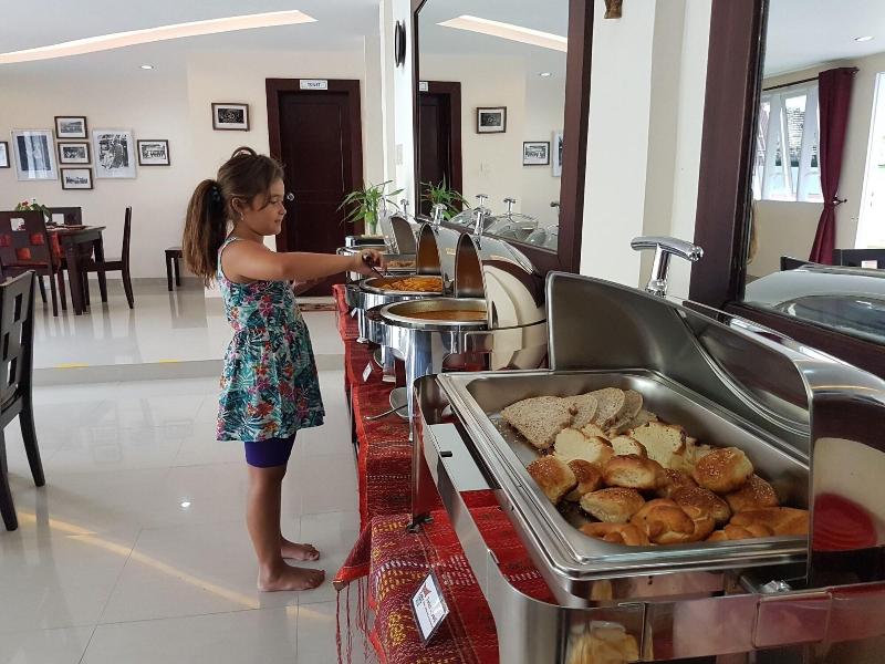 Zoe's Paradise Waterfront Hotel image
