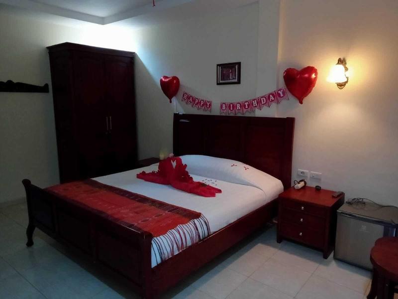 Zoe's Paradise Waterfront Hotel image