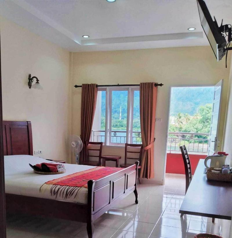 Zoe's Paradise Waterfront Hotel image