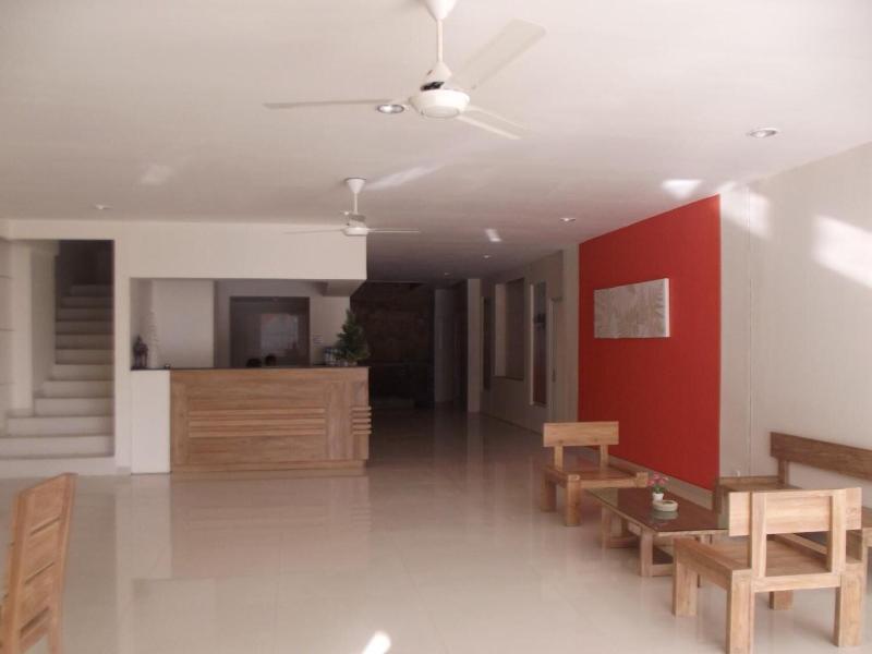 L Bajo Hotel