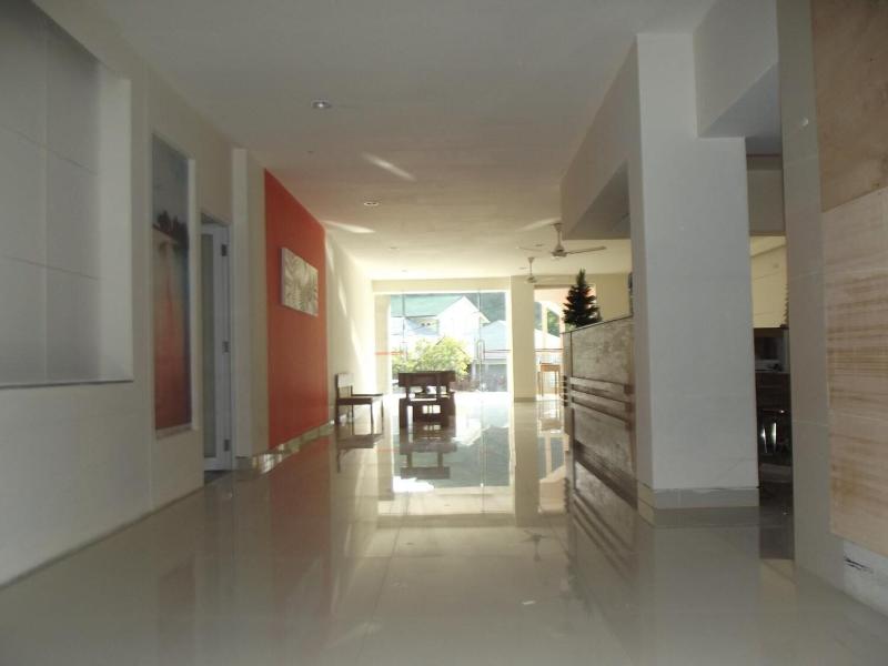 L Bajo Hotel
