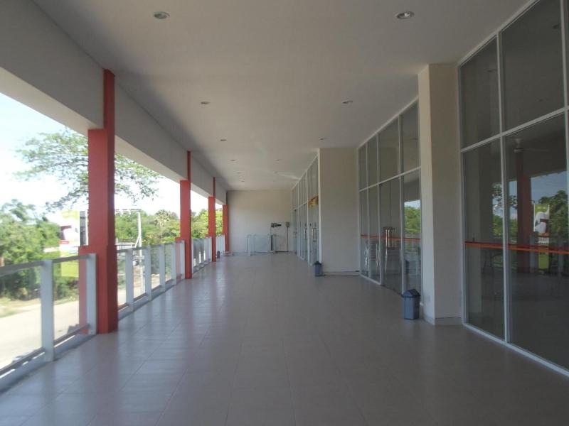 L Bajo Hotel