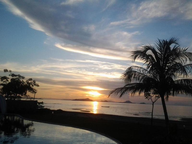 L Bajo Hotel