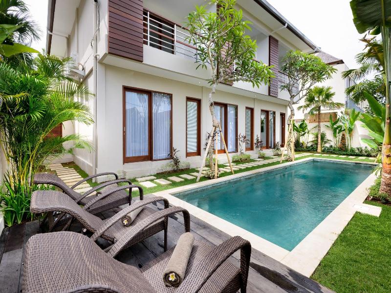 Echo Beach Villa & Apartment image