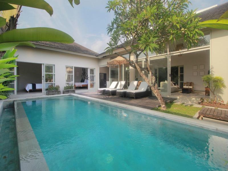Echo Beach Villa & Apartment image