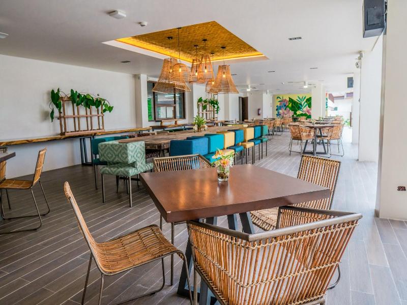 Charlie's El Nido