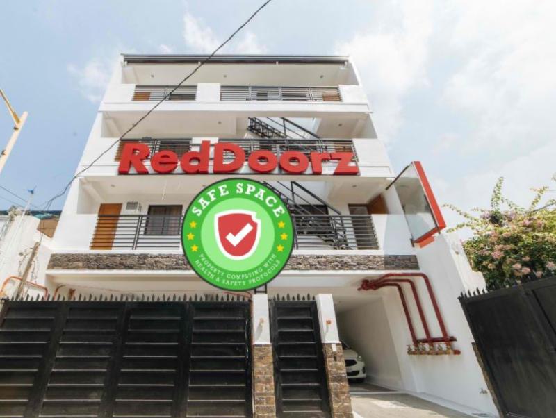 Formerly RedDoorz @ DBuilders Rooms Bangkal Makati