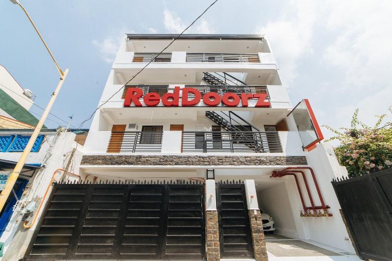 RedDoorz @ DBuilders Rooms Bangkal Makati image