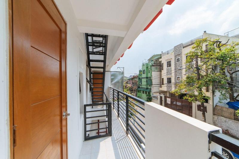 RedDoorz @ DBuilders Rooms Bangkal Makati image