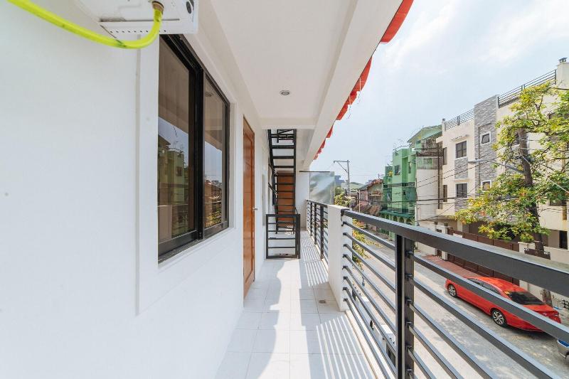 RedDoorz @ DBuilders Rooms Bangkal Makati image