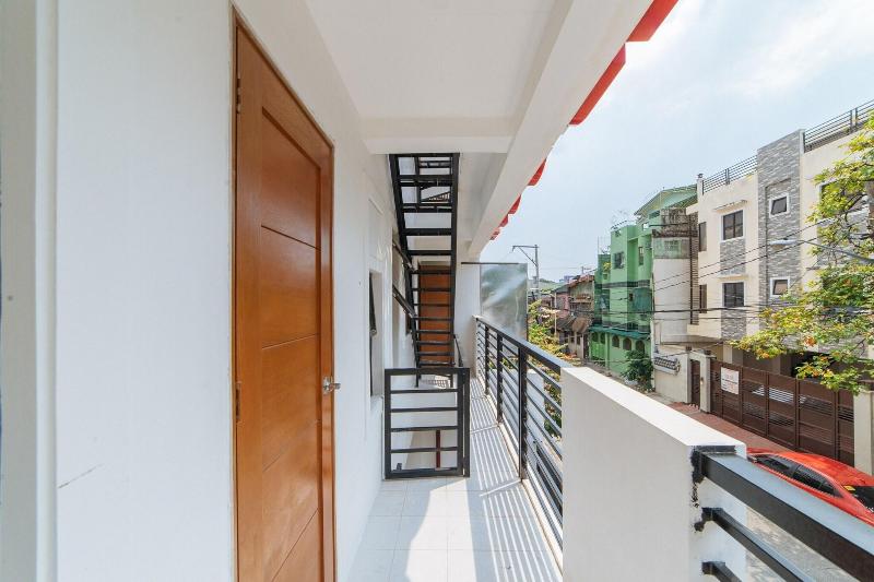 RedDoorz @ DBuilders Rooms Bangkal Makati image