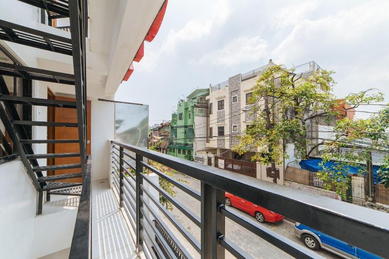 RedDoorz @ DBuilders Rooms Bangkal Makati image
