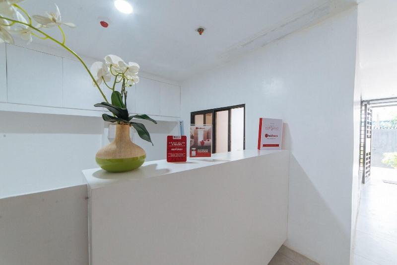 RedDoorz @ DBuilders Rooms Bangkal Makati image