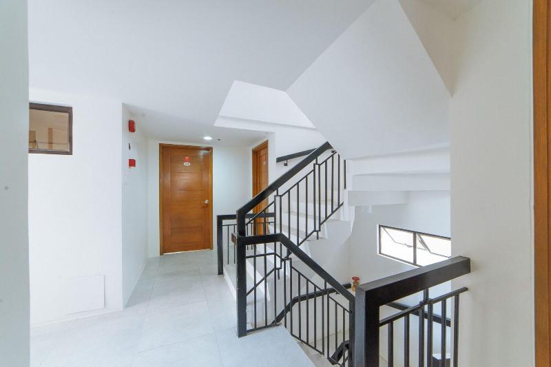 RedDoorz @ DBuilders Rooms Bangkal Makati image